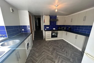 3 bed flat, Hill Park Crescent, Flat 2, Greenbank, Plymouth, PL48JP - Image 6